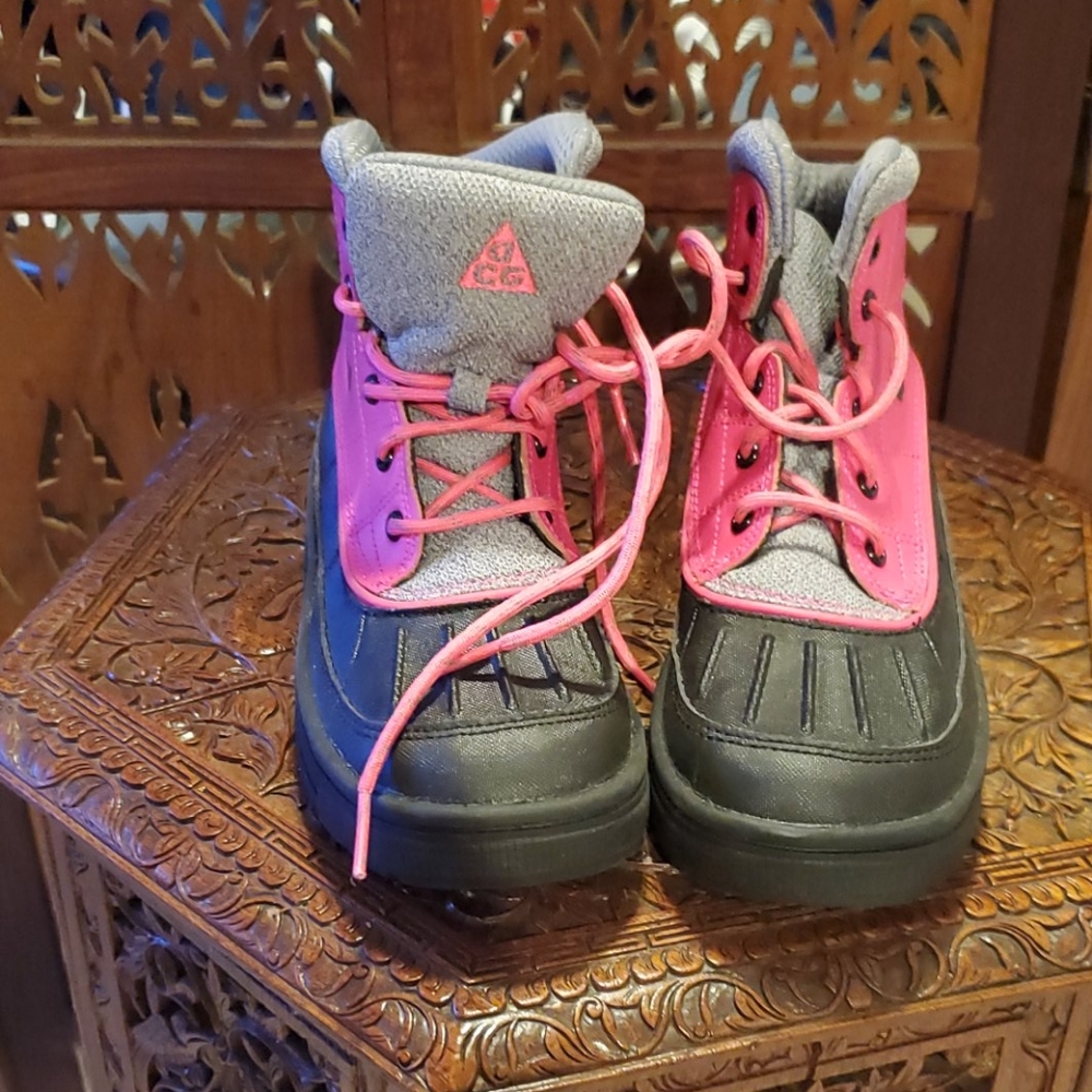 Shoe - Picture 2 of 4